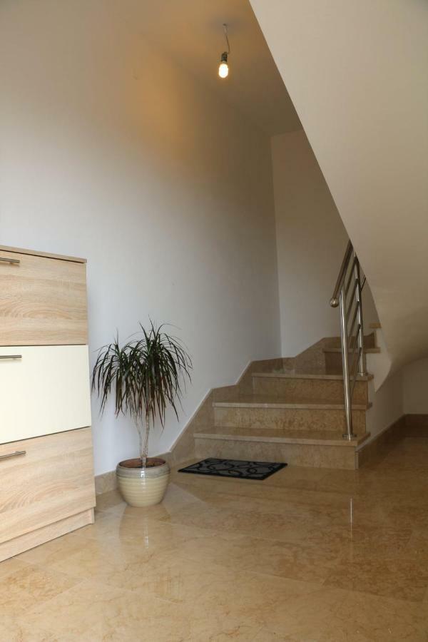 Apartmani Jadranka สตารีกราด-ปาเคลนีซา ภายนอก รูปภาพ