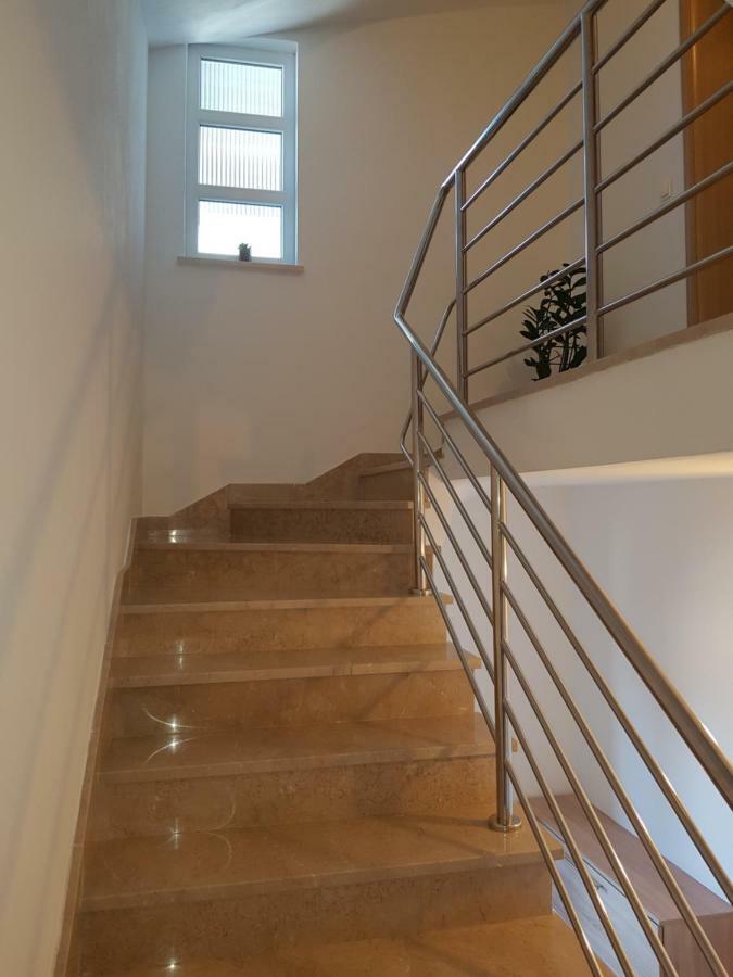 Apartmani Jadranka สตารีกราด-ปาเคลนีซา ภายนอก รูปภาพ