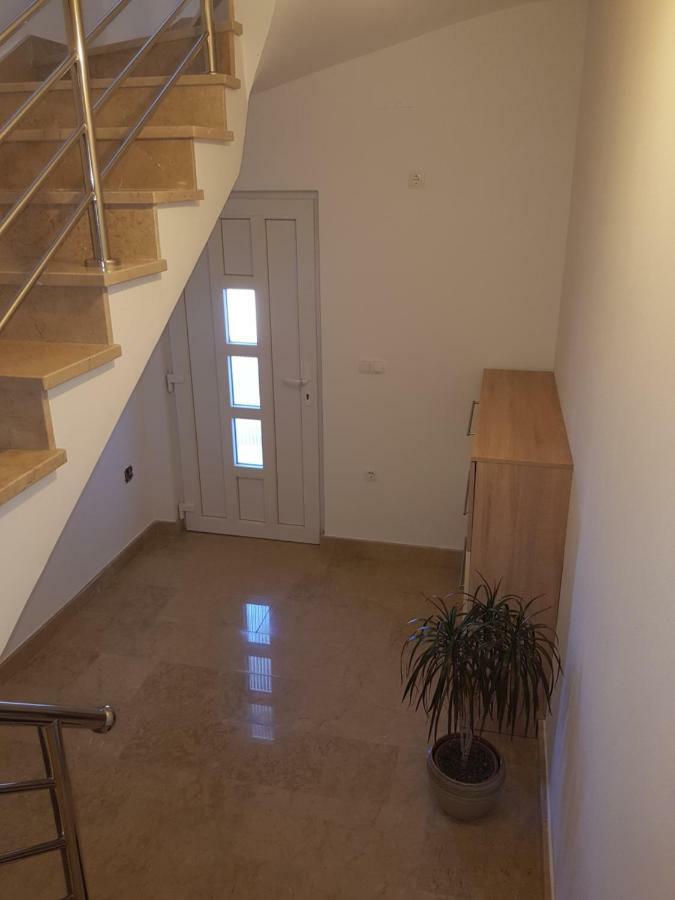 Apartmani Jadranka สตารีกราด-ปาเคลนีซา ภายนอก รูปภาพ