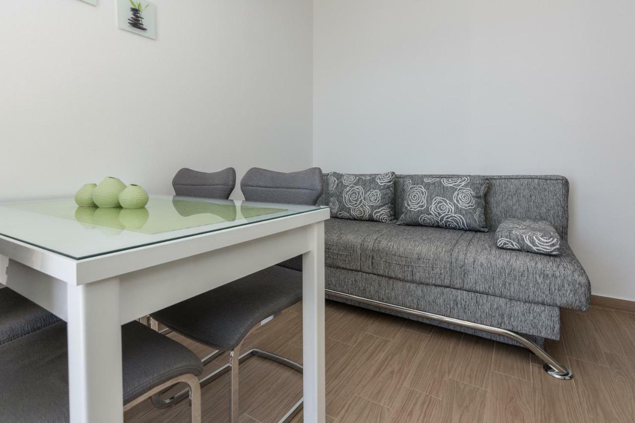 Apartmani Jadranka สตารีกราด-ปาเคลนีซา ภายนอก รูปภาพ