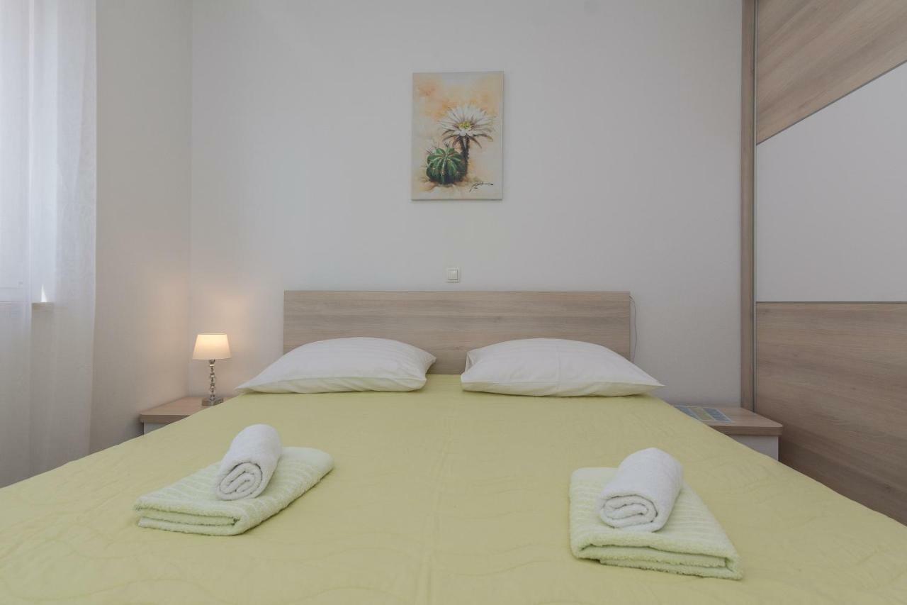 Apartmani Jadranka สตารีกราด-ปาเคลนีซา ภายนอก รูปภาพ