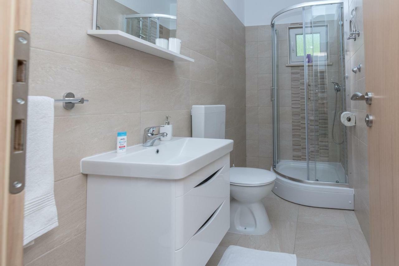 Apartmani Jadranka สตารีกราด-ปาเคลนีซา ภายนอก รูปภาพ