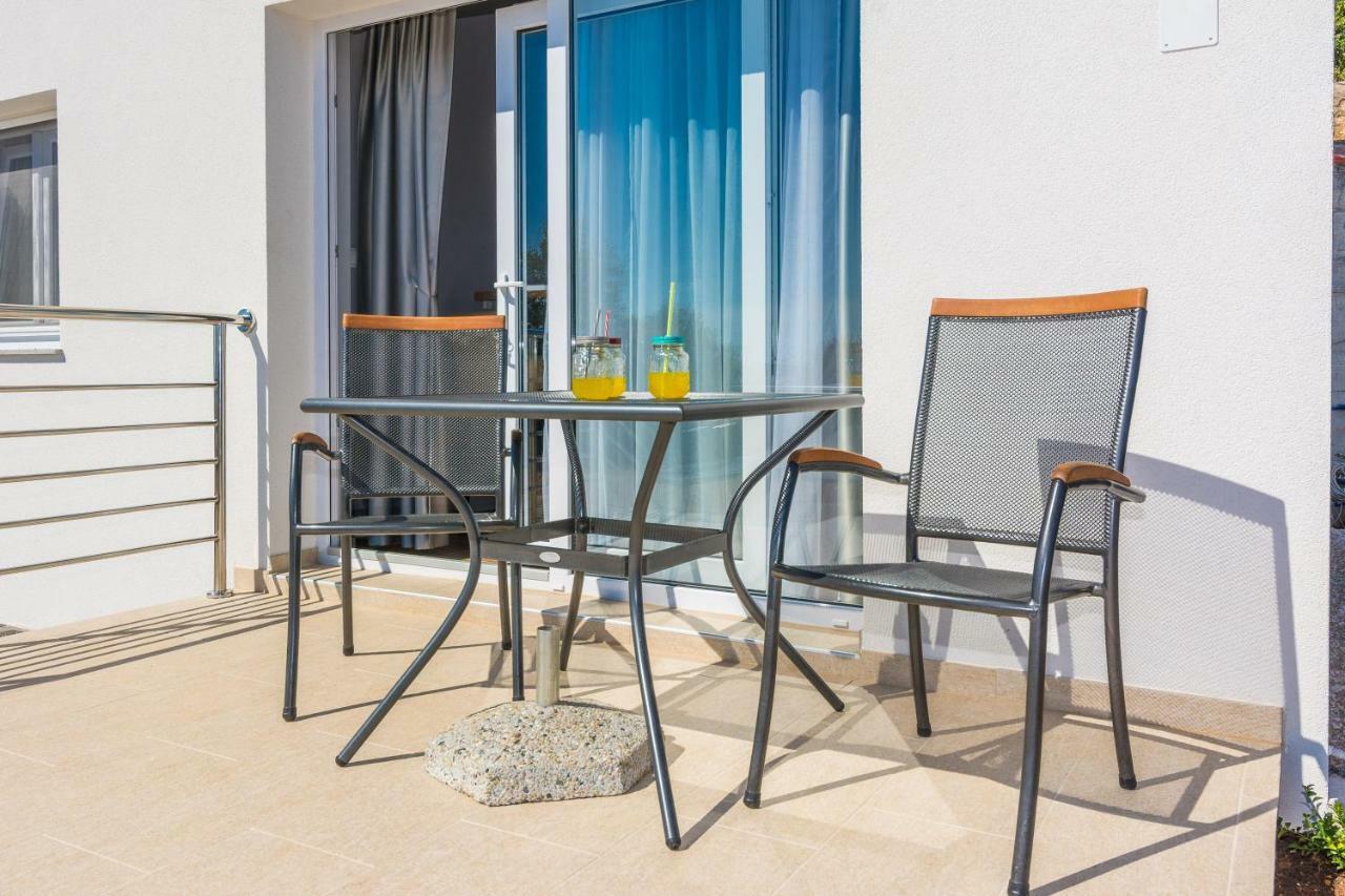 Apartmani Jadranka สตารีกราด-ปาเคลนีซา ภายนอก รูปภาพ