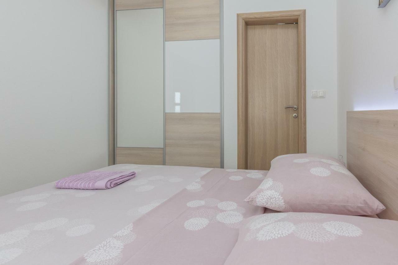 Apartmani Jadranka สตารีกราด-ปาเคลนีซา ภายนอก รูปภาพ