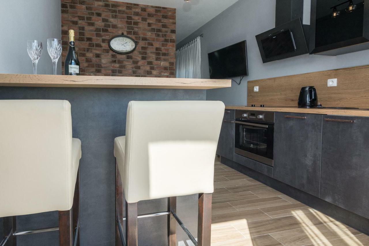 Apartmani Jadranka สตารีกราด-ปาเคลนีซา ภายนอก รูปภาพ