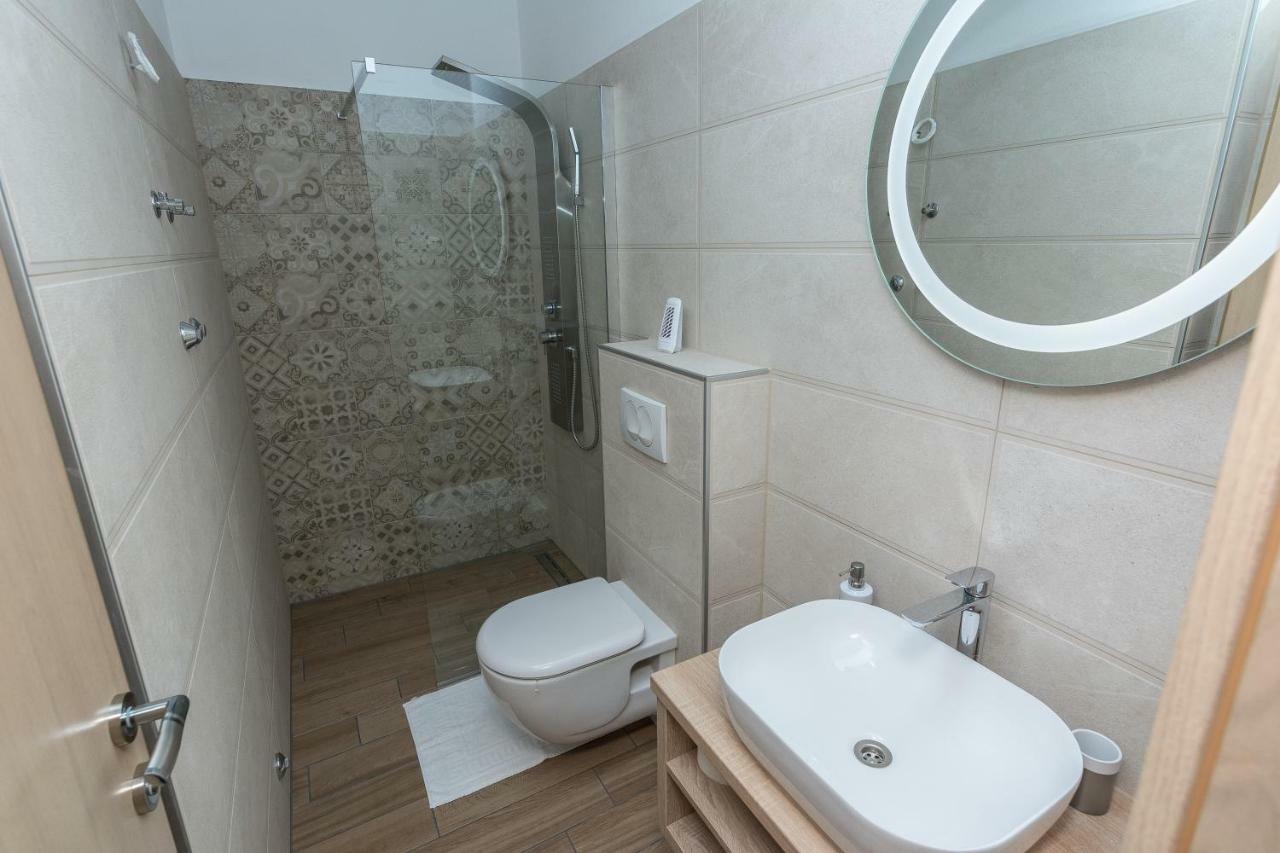 Apartmani Jadranka สตารีกราด-ปาเคลนีซา ภายนอก รูปภาพ